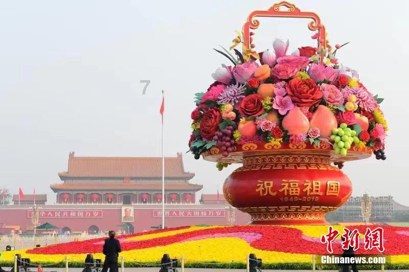 现代牧业葛根塔拉牧场：奶牛养殖带动群众增收就业
